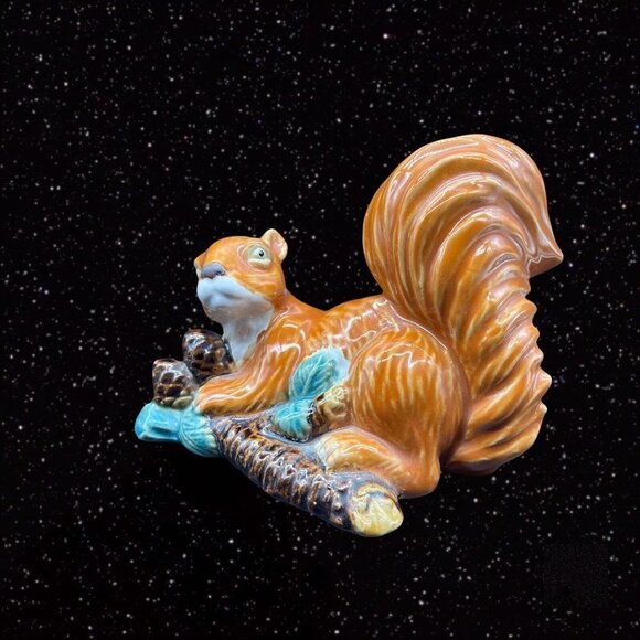 VINTAGE SQUIRREL ART POTTERY STATUETTE FIGURINE 6”T 8”W - Picture 4 of 9